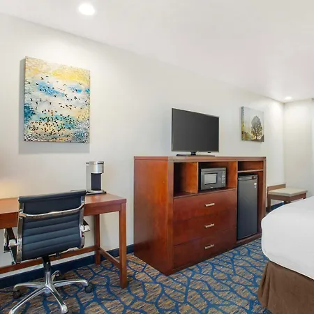 Best Western Plus Villa Del Lago Inn Patterson Exterior photo
