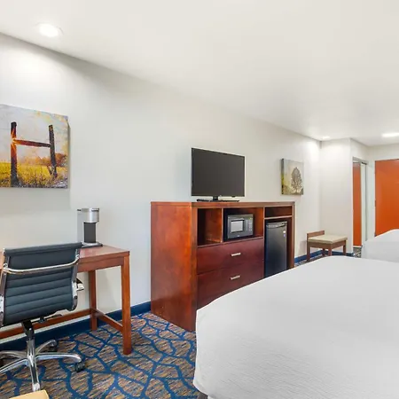 Best Western Plus Villa Del Lago Inn Patterson Exterior photo