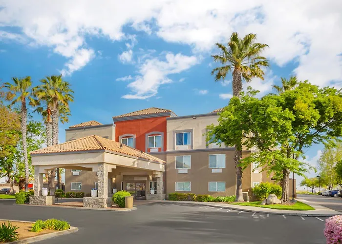Best Western Plus Villa Del Lago Inn Patterson